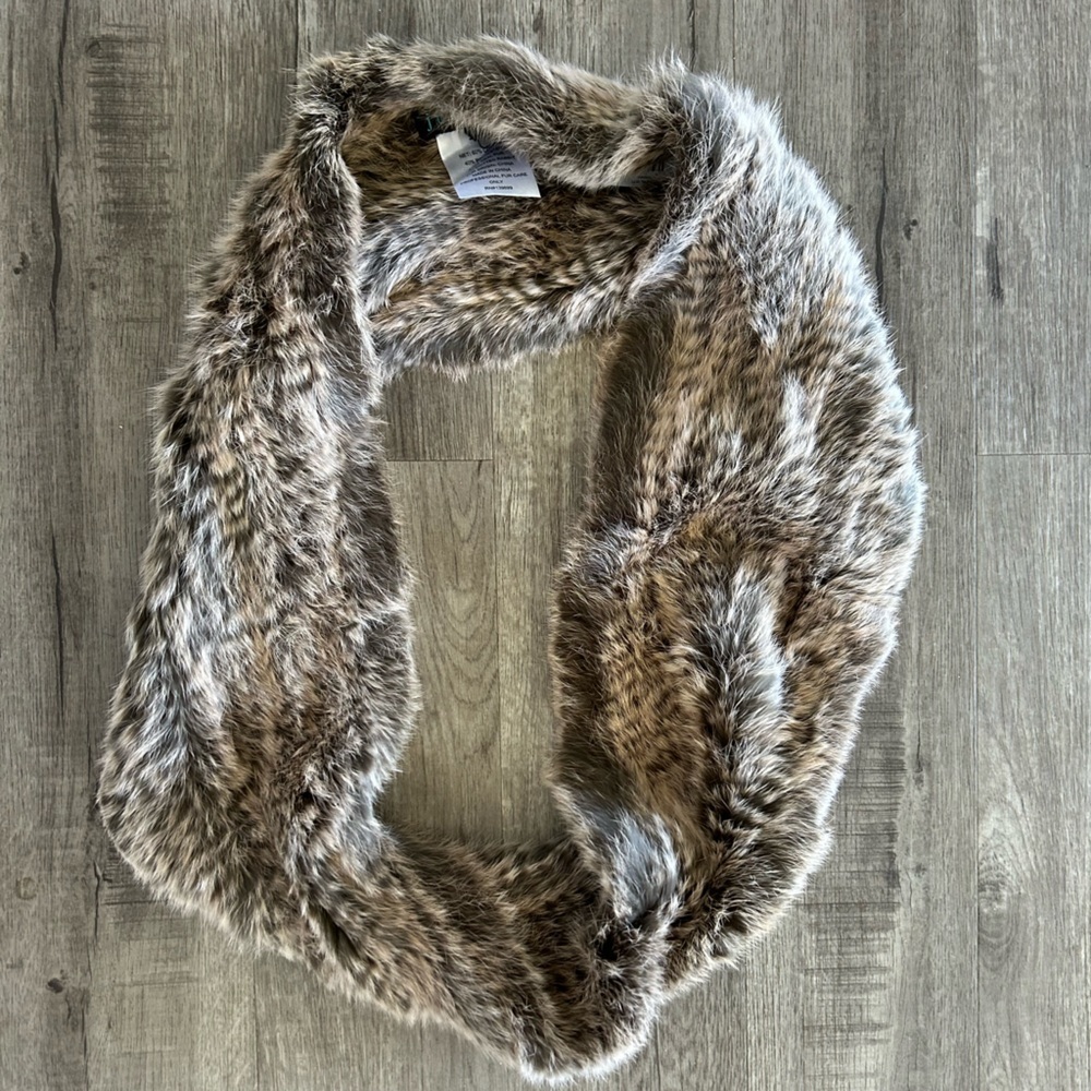 NWT Jocelyn Rabbit Fur Infinity Scarf - Picture 4 of 4